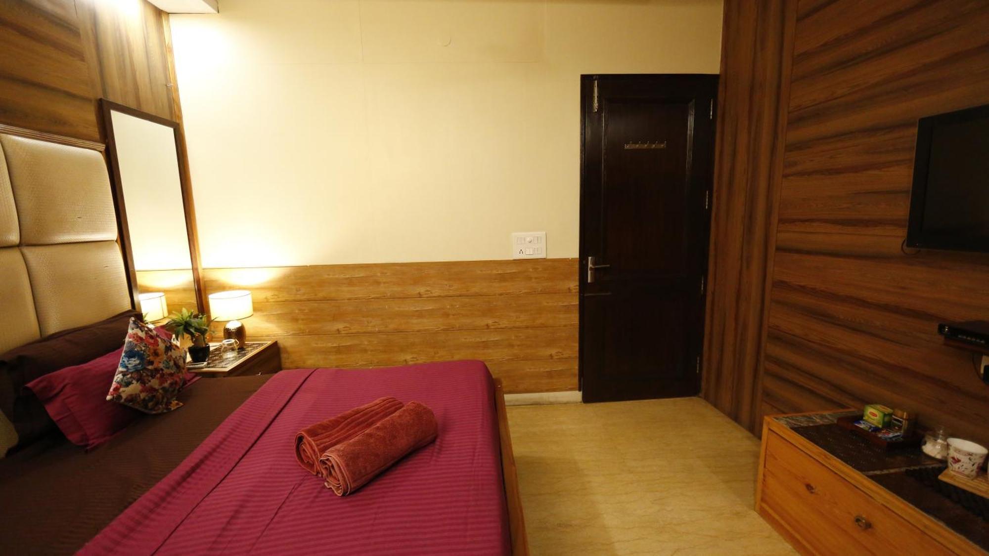 Room In Airb&B New Delhi - Divine Inn Service Apartments Exterior photo